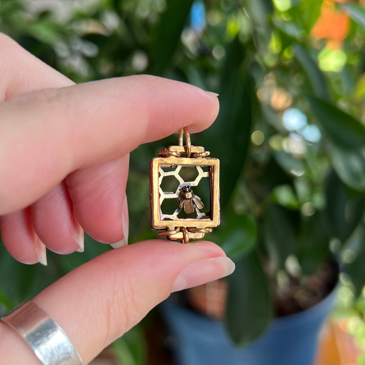 Bee Friend - Pendant