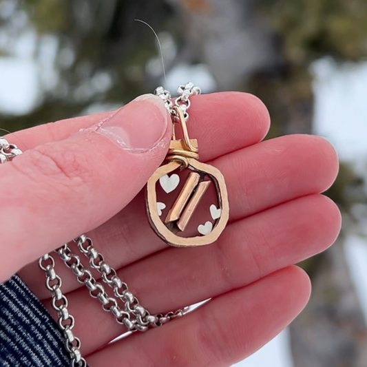 Message in a bottle pendant, with hearts around, front picture